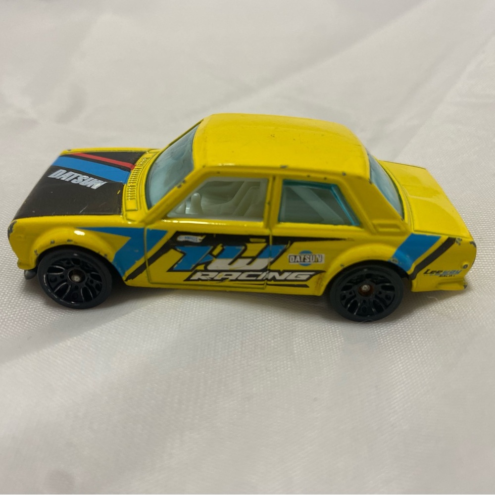 Hot Wheels 2011 Nightburnerz 9/10 Datsun Bluebird 510 in Yellow